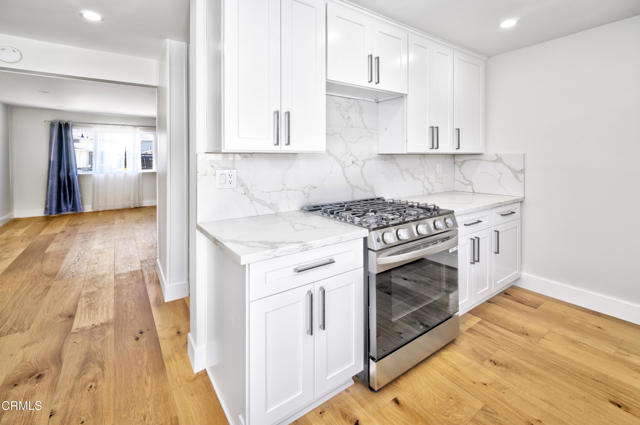 Detail Gallery Image 4 of 11 For 404 Arcade Dr, Ventura,  CA 93003 - 2 Beds | 1/1 Baths