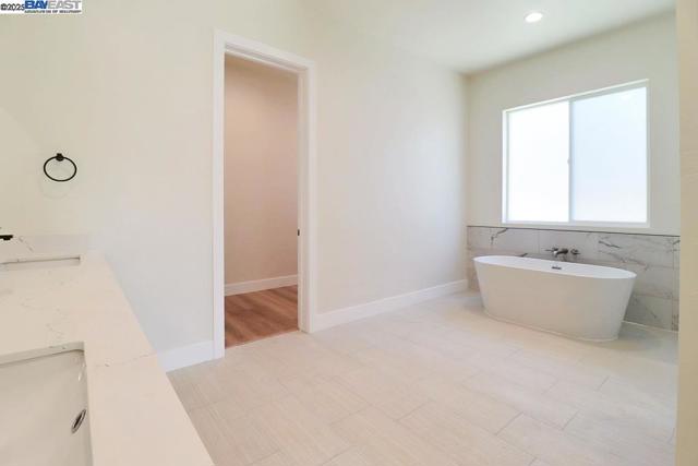 5232 Henderson Ct, Antioch CA: https://media.crmls.org/mediaz/8b6a1ac2-9625-4670-947a-2080832d7b9a.jpg