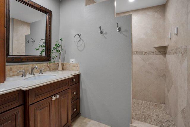 54853 Oakhill, La Quinta CA: https://media.crmls.org/mediaz/8b6a2f48-8924-4baa-a5ef-021bdcf27fae.jpg