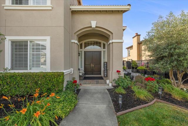 834 English Walnut Way, Morgan Hill CA: https://media.crmls.org/mediaz/8b6a4dc2-4214-4766-910c-9e7ff80d18da.jpg