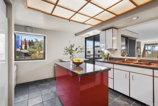 230 W Laurel Street, San Diego CA: https://media.crmls.org/mediaz/8b6a7d58-6d18-434b-95c0-95bcc97d0064.jpg