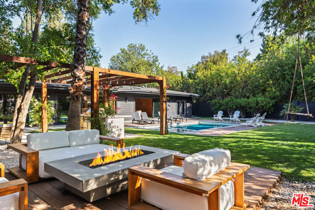 5831 Elba Place, Woodland Hills CA: https://media.crmls.org/mediaz/8b6a8e65-21b8-4f70-8eb8-5df9629fa1dc.jpg