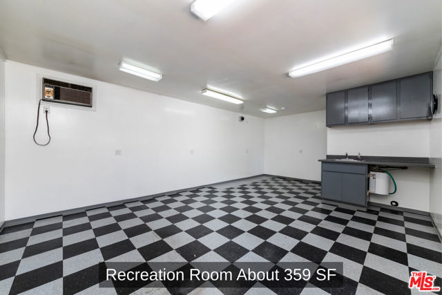 850 N Kenwood Street, Burbank CA: https://media.crmls.org/mediaz/8b6ae88a-382e-4e77-bdf3-d1d91c013b00.jpg