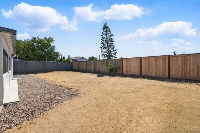 4862 Kesling Ct, San Diego CA: https://media.crmls.org/mediaz/8b6b0669-e4c0-44b1-85dc-34bbd7eb68d0.jpg