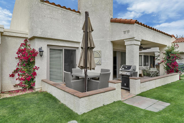 77463 Calle Mazatan, La Quinta CA: https://media.crmls.org/mediaz/8b6baa70-9c21-4c67-bb20-c3c98a718f4a.jpg