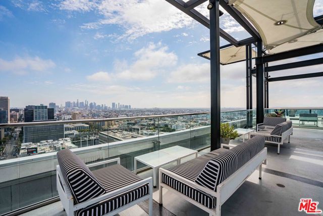 3810 Wilshire Boulevard, Los Angeles CA: https://media.crmls.org/mediaz/8b6bc2cd-f4c0-4eee-8a6f-6c559a26a81f.jpg