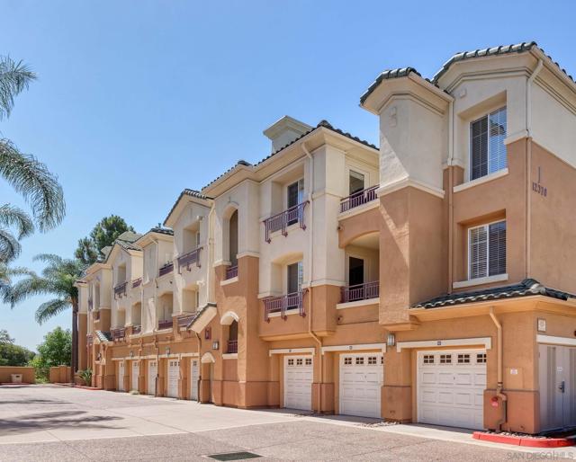 12376 Carmel Country Rd, San Diego CA: https://media.crmls.org/mediaz/8b6c2684-3634-46aa-a60a-67fcb1943845.jpg