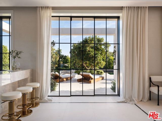 721 N Bonhill Road, Los Angeles CA: https://media.crmls.org/mediaz/8b6c74b3-ad37-4b45-badd-cf3774ed8907.jpg