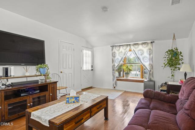 1213 Doris Avenue, Oxnard CA: https://media.crmls.org/mediaz/8b6ce775-3c48-4d5a-9470-7549809ade74.jpg