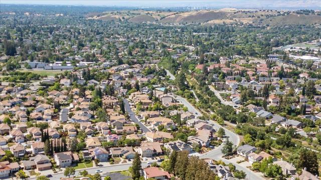 1141 Valley Quail Circle, San Jose CA: https://media.crmls.org/mediaz/8b6d1443-601e-4b2c-bcfc-ee1e22d7800f.jpg