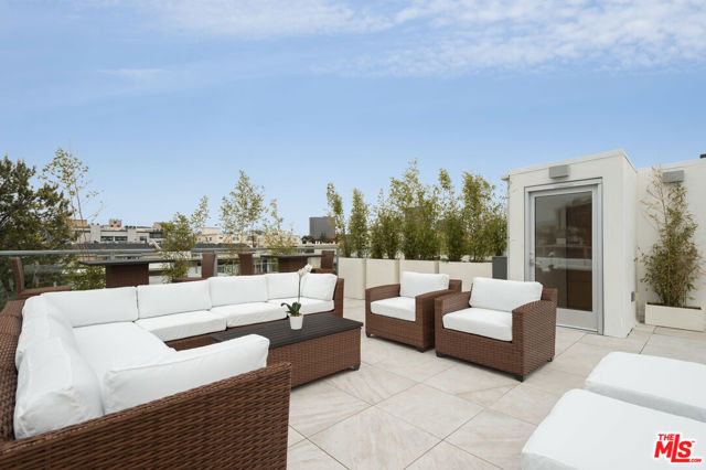 11962 GORHAM Avenue, Los Angeles CA: https://media.crmls.org/mediaz/8b6e1534-886a-43c3-8215-ca64dd1f2c2d.jpg