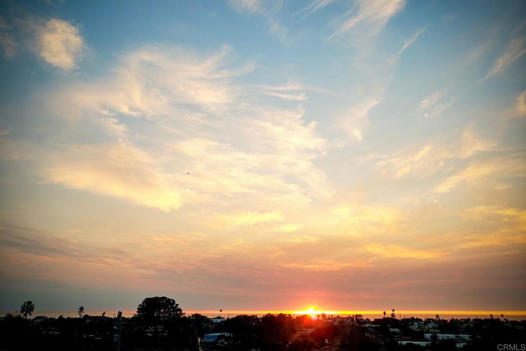 https://media.crmls.org/mediaz/8b6e78c8-9d57-43ce-8620-92172636c9aa.jpg?preset=X-Large