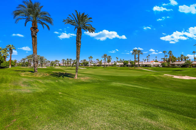 55280 Riviera, La Quinta CA: https://media.crmls.org/mediaz/8b6e7e0a-b66e-4270-96ae-322ed51a4f91.jpg