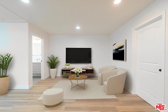 4005 Sequoia Street, Los Angeles CA: https://media.crmls.org/mediaz/8b6e8358-ca06-44ec-97b2-7b46841b3151.jpg