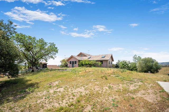 30625 Stonewall Canyon Road, Soledad CA: https://media.crmls.org/mediaz/8b6ee6a1-5f85-4d35-93b2-a89233b1dbd9.jpg