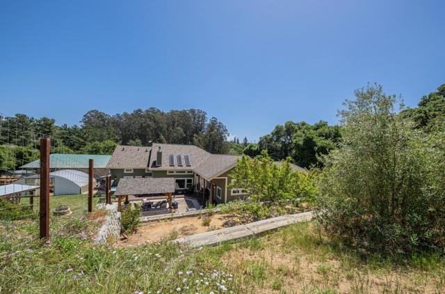 9247 Holly Hill Drive, Salinas CA: https://media.crmls.org/mediaz/8b6f54f2-0784-4665-85b0-0d572d4a3cdc.jpg