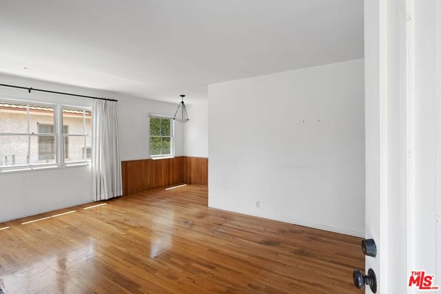 2725 Midvale Avenue, Los Angeles CA: https://media.crmls.org/mediaz/8b701adb-2ece-4b89-9712-a90a1a792fcc.jpg