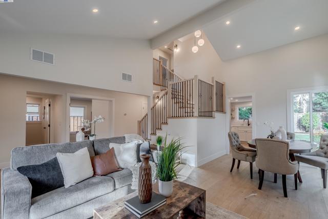 311 Foxboro Ct, San Ramon CA: https://media.crmls.org/mediaz/8b704816-3d63-46ca-841b-866a90dfe7ff.jpg