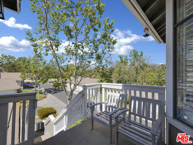 24 Green Brier Circle, Coto de Caza CA: https://media.crmls.org/mediaz/8b705cef-59f2-40fa-aea1-4bf0e75ae96e.jpg
