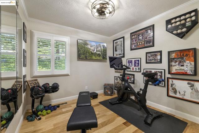 20581 Gerber Rd, Tuolumne CA: https://media.crmls.org/mediaz/8b70d74a-8104-4b6c-b315-b2bfd7b0090d.jpg