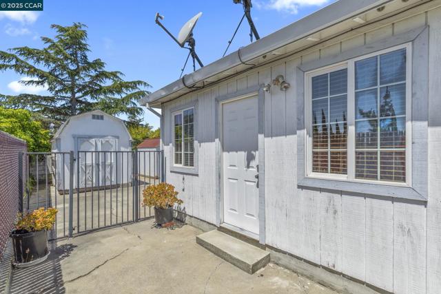245 Parkview Ter, Vallejo CA: https://media.crmls.org/mediaz/8b70e23d-968b-460f-9d3c-5f08cab6a21e.jpg