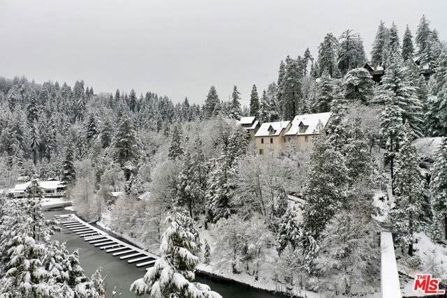 161 Rocky Point Road, Lake Arrowhead CA: https://media.crmls.org/mediaz/8b713367-1551-40cd-af02-515054cc3f5c.jpg