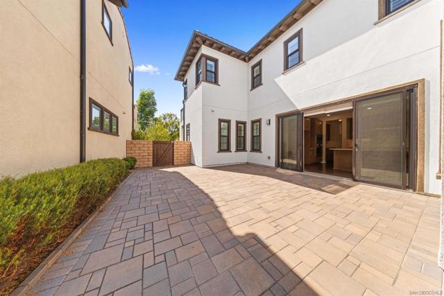 6749 Solterra Vista Pkwy, San Diego CA: https://media.crmls.org/mediaz/8b7170e2-2d0c-44ac-bd4d-cbb94e22c8d0.jpg