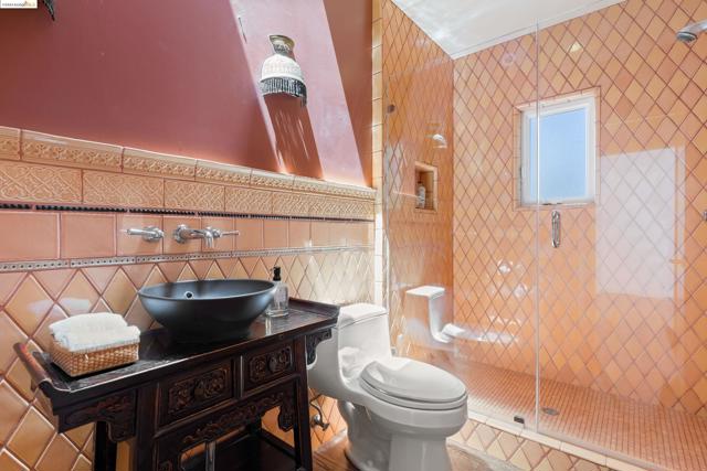 Image 24 of 49 For 251 Pershing Dr