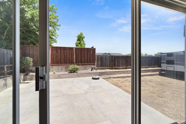 252 Martin Avenue, Livermore CA: https://media.crmls.org/mediaz/8b71d094-73dd-4889-87d5-5d09365102b6.jpg