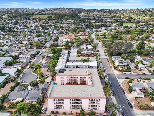 4730 Noyes ST, San Diego CA: https://media.crmls.org/mediaz/8b71e33c-9b23-47b3-a96d-1182cf2dbe4c.jpg