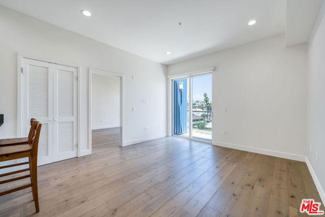 105 S Mariposa Avenue, Los Angeles CA: https://media.crmls.org/mediaz/8b72022b-43bc-415e-95a7-d153c3cdfb29.jpg