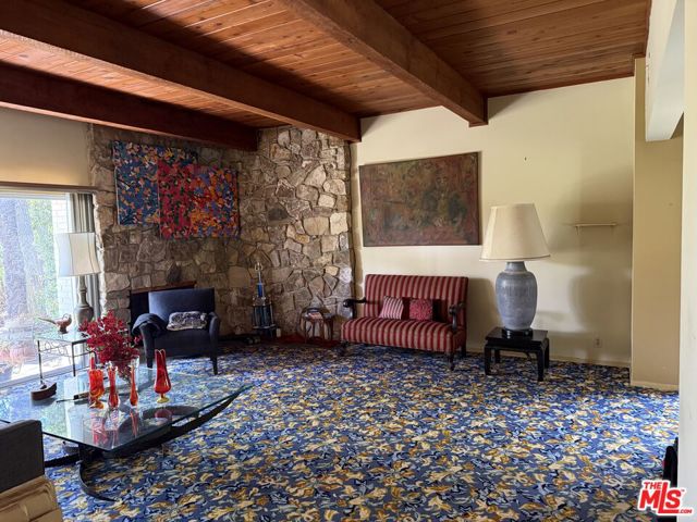 1053 Tellem Drive, Pacific Palisades CA: https://media.crmls.org/mediaz/8b720963-0472-4050-b206-209fe84d4a8a.jpg