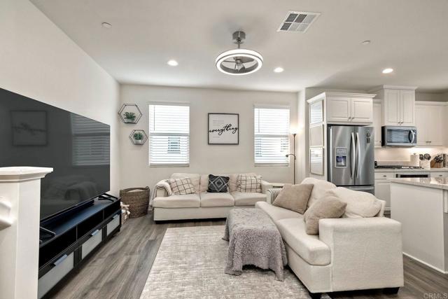 2211 Solara Lane, Vista CA: https://media.crmls.org/mediaz/8b72c0ab-a67b-41df-a06e-9d34125c02c8.jpg