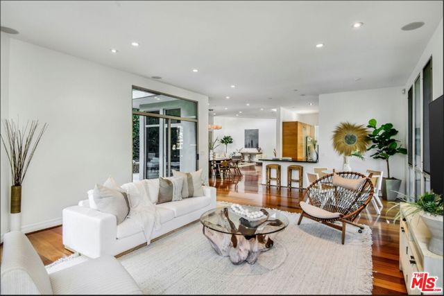 3685 Mandeville Canyon Road, Los Angeles CA: https://media.crmls.org/mediaz/8b730a89-9d9c-48ed-8407-6e343cc1a6a7.jpg