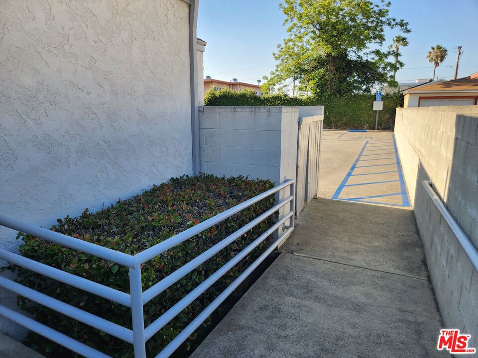 https://media.crmls.org/mediaz/8b73258b-7382-45df-9924-08252ea92642.jpg?preset=X-Large