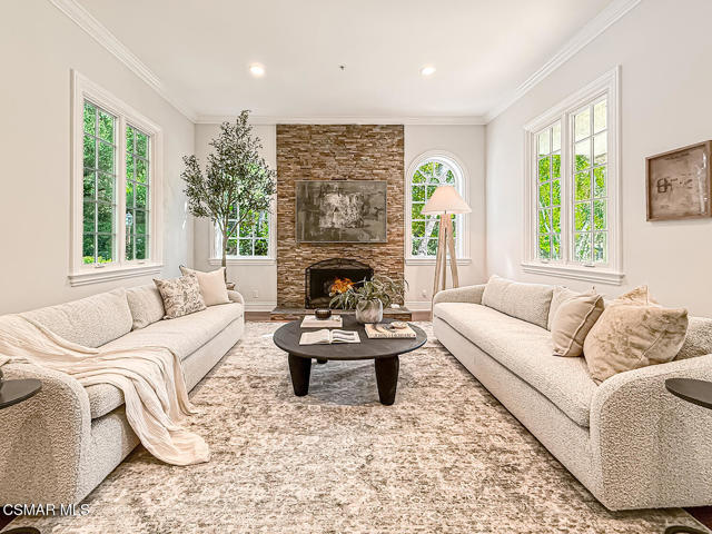 581 Lakeview Canyon Road, Westlake Village CA: https://media.crmls.org/mediaz/8b732d5b-a638-4277-8281-3cfa5b0f72d0.jpg