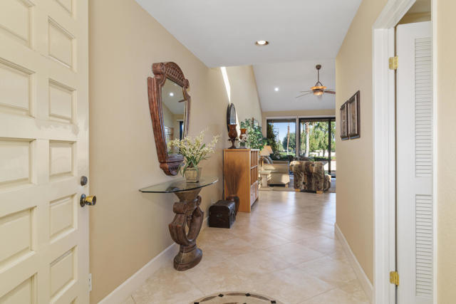 240 Santa Barbara Circle, Palm Desert CA: https://media.crmls.org/mediaz/8b7370df-8ee2-4a64-900c-83600bbedb49.jpg