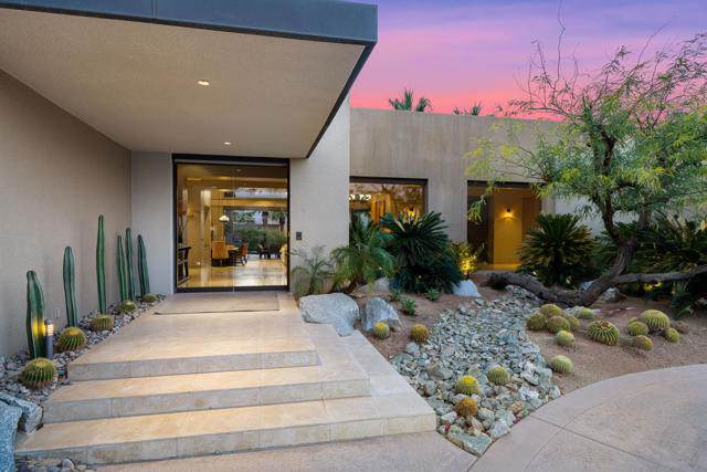 45 Mirada Circle, Rancho Mirage CA: https://media.crmls.org/mediaz/8b73756e-f534-432c-b572-6fa6efec20eb.jpg
