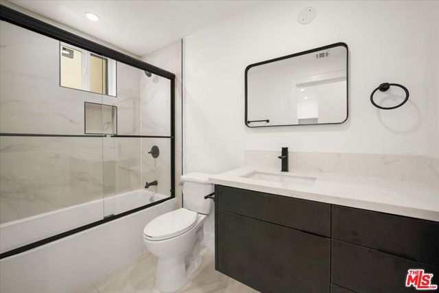910 N Hudson Avenue, Los Angeles CA: https://media.crmls.org/mediaz/8b743383-0af6-4853-9e65-70447da55ef8.jpg