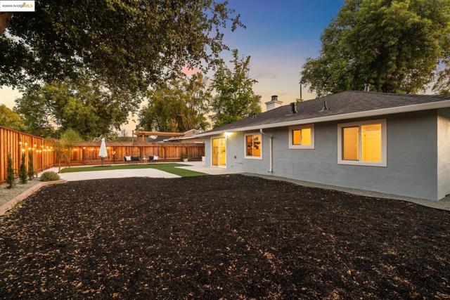 1555 Terry Way, Pleasant Hill CA: https://media.crmls.org/mediaz/8b7458c8-cc07-48af-a4c2-082ff23b3a49.jpg