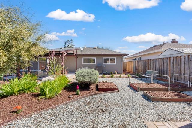5273 Estrade Drive, San Jose CA: https://media.crmls.org/mediaz/8b747634-4eb9-4c3f-ab63-b8e83445046c.jpg