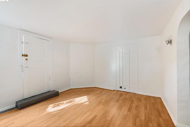 Image 28 of 42 For 2113 6th St  