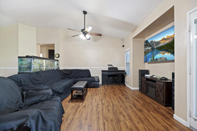 31292 Via Ventana, Thousand Palms CA: https://media.crmls.org/mediaz/8b752fb3-4aee-4f93-ad96-63cb2f906772.jpg
