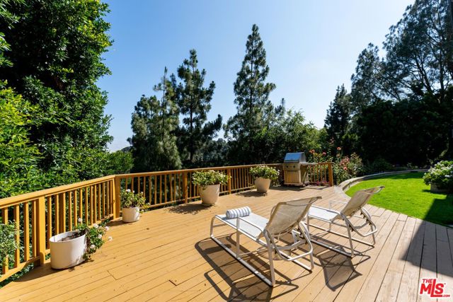 12750 Mulholland Drive photo 34