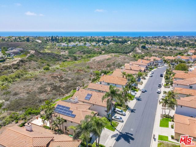 1537 Turquoise Drive, Carlsbad CA: https://media.crmls.org/mediaz/8b75ab69-e3ee-430c-b34f-622223d0c853.jpg