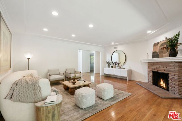3254 Woodbine Street, Los Angeles CA: https://media.crmls.org/mediaz/8b75e42a-0e96-4353-a719-d45c874498e2.jpg