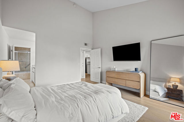 8601 Falmouth Avenue, Playa del Rey CA: https://media.crmls.org/mediaz/8b7602e9-3b3d-4b5d-b25a-eff1e6dc4e5e.jpg