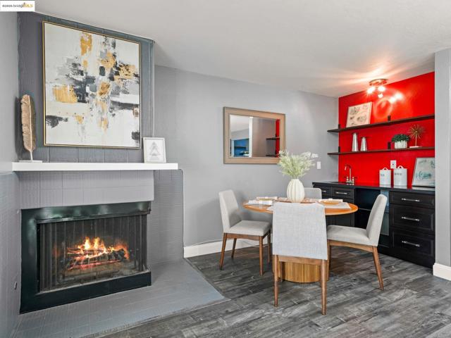 2106 Otis Dr, Alameda CA: https://media.crmls.org/mediaz/8b768841-2d2a-48a3-95cc-4448dcac68ff.jpg