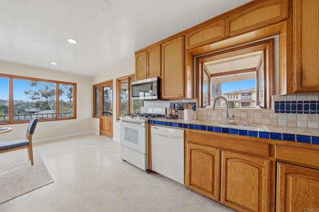 Detail Gallery Image 5 of 55 For 3861 Grandview Pl, Bonita,  CA 91902 - 4 Beds | 3 Baths