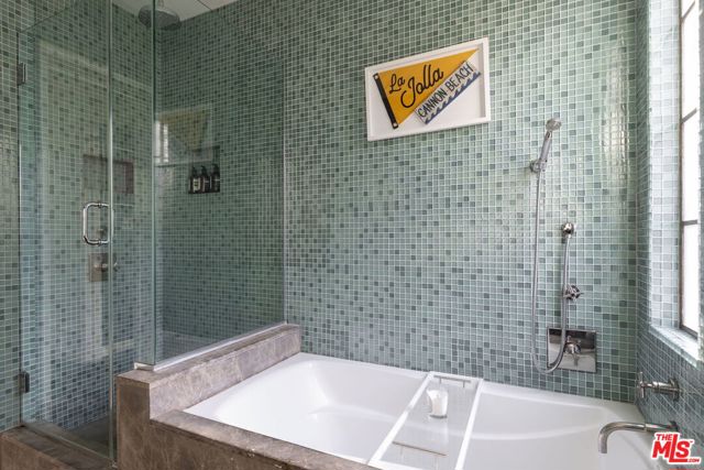 1259 S Bedford Drive, Los Angeles CA: https://media.crmls.org/mediaz/8b76fe92-0962-4ac1-9e41-7e306cd56fdf.jpg